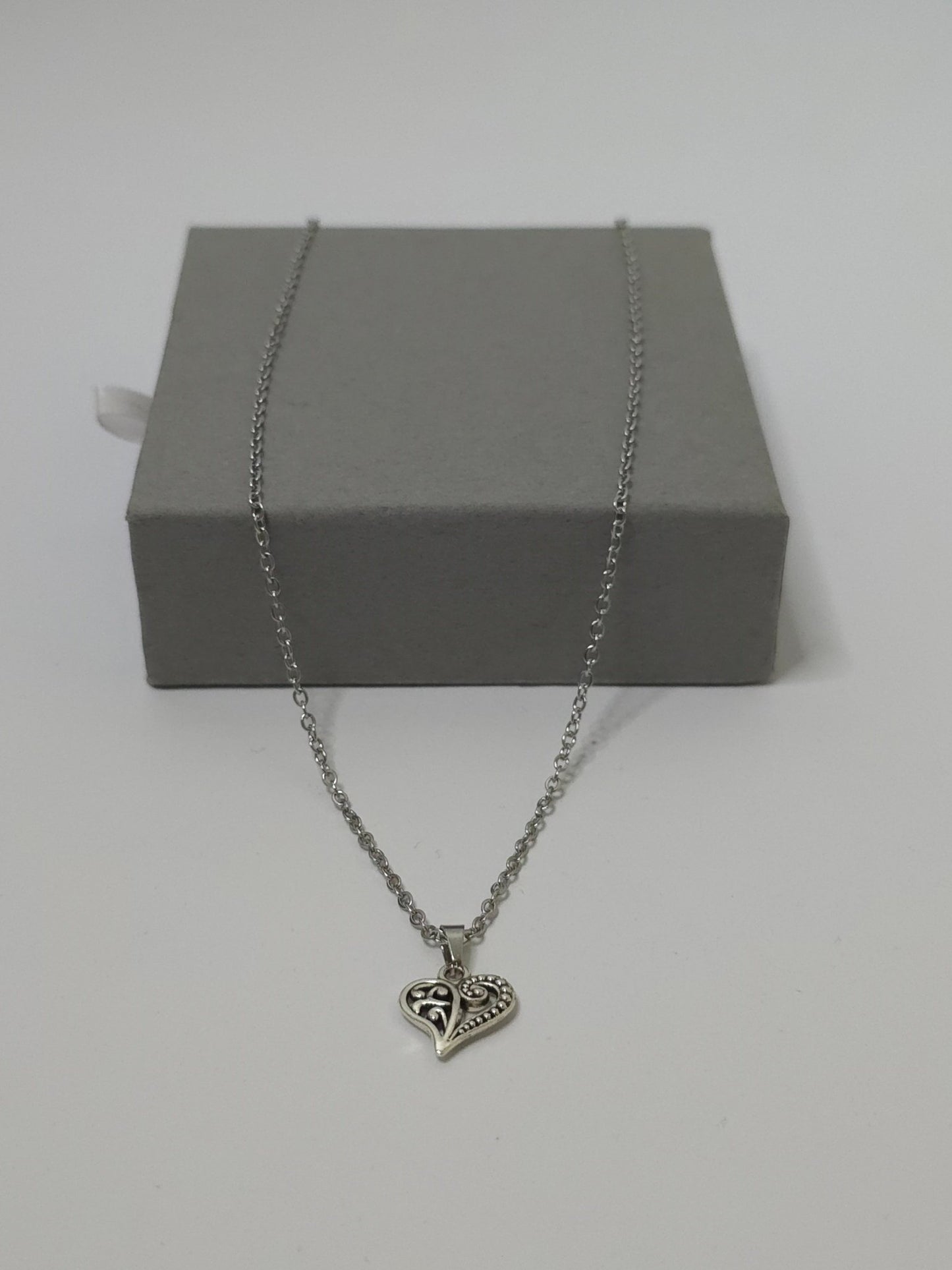 Curve & Love – Handgefertigte Herz-Halskette - A&BONGASchmuckA&BONGA