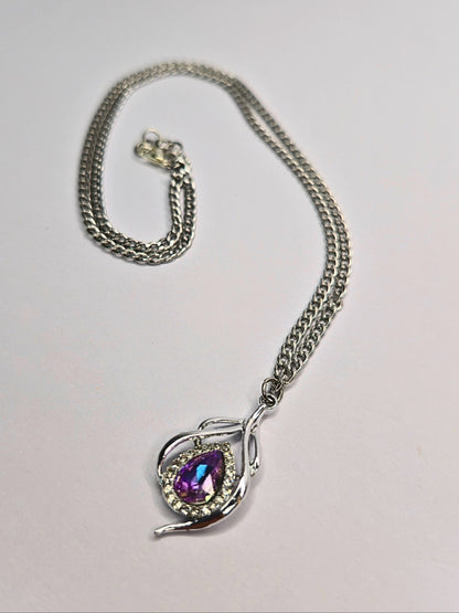 Silberkette mit violettem Tropfenanhänger