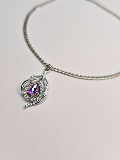 Silberkette mit violettem Tropfenanhänger
