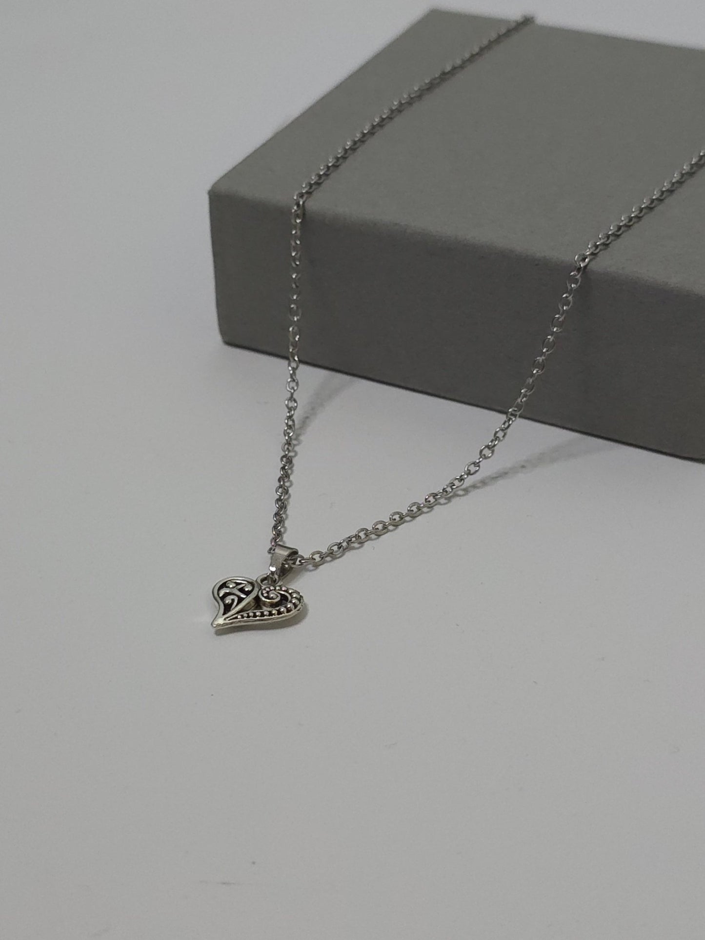Curve & Love – Handgefertigte Herz-Halskette - A&BONGASchmuckA&BONGA