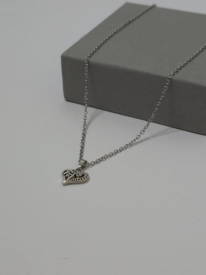 Curve & Love – Handgefertigte Herz-Halskette - A&BONGASchmuckA&BONGA