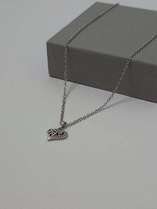 Curve & Love – Handgefertigte Herz-Halskette - A&BONGASchmuckA&BONGA